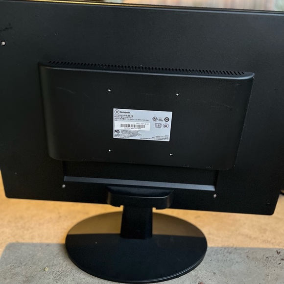 Monitor - Picture 9 of 11